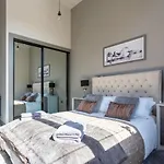 Luxury Manhattan Loft-Style Apartment Near Edinburgh City Centre